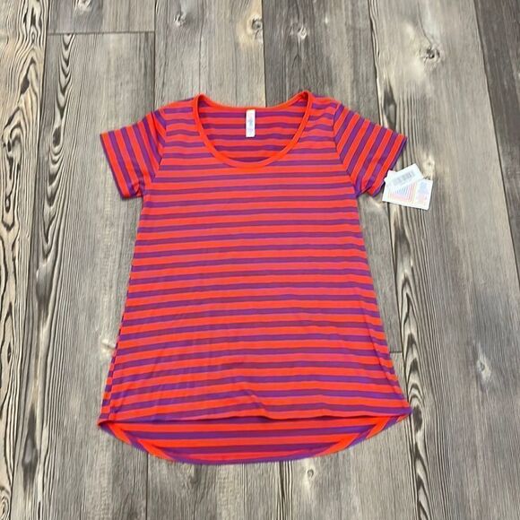 LuLaRoe Tops - LuLaRoe Classic T  